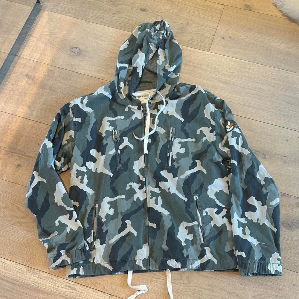 Camo Jacket 
Good condition!!